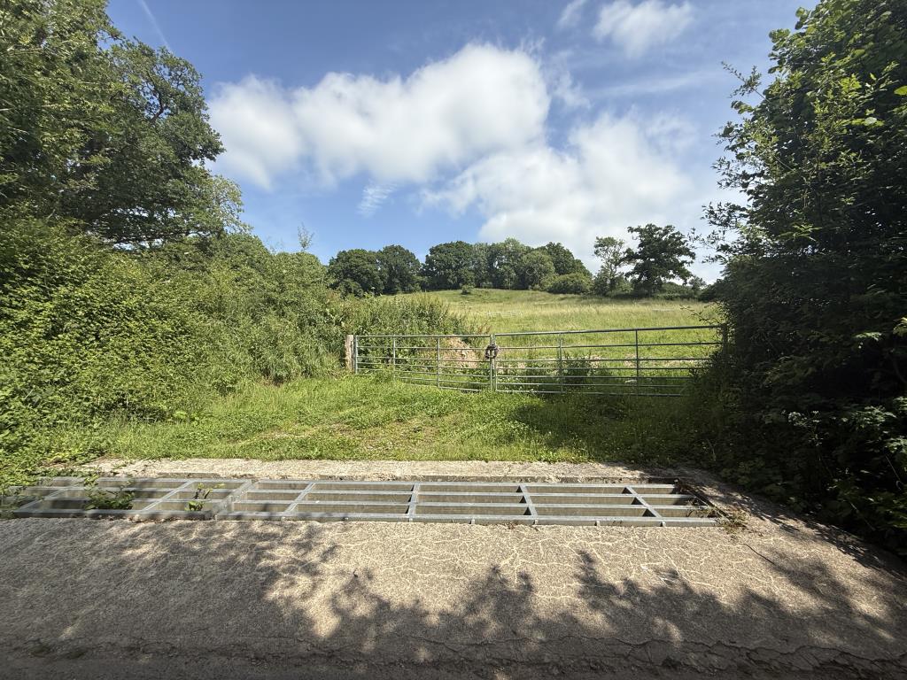 Lot: 69 - 3.24 ACRES OF LAND WITH PLANNING FOR AGRICULTURAL BUILDING - WORKS COMMENCED - General view of Land showing access gate